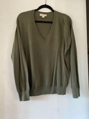Treasure & Bond Women’s Olive Green V-Neck SweaterSize M
